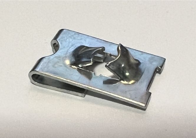 Hovedbilde Plateklips J-form 4,8mm 2052-25stk