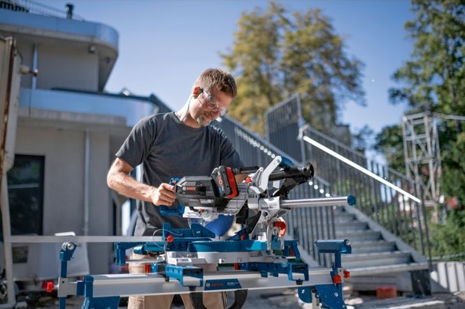 Hovedbilde Bosch Kapp-/gjæringssag GCM 18V-216 DC Solo